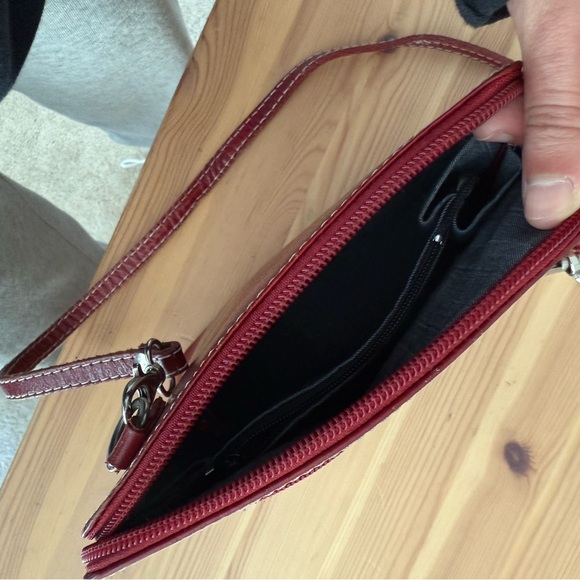 Vera Pelle Elegant Red Crossbody Bag - Picture 5 of 6